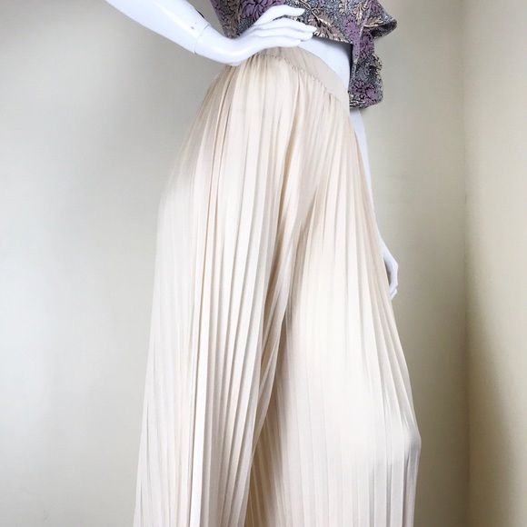 *RESTOCKED* “Bianca” Cream Pleated Wide Leg Pants - Picture 2 of 3